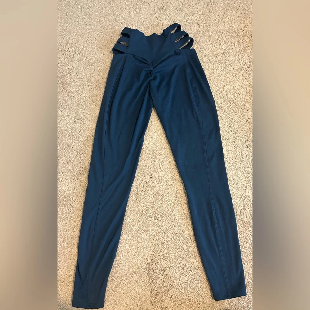 Bombshell Sportswear Savage Leggings - Picture 4 of 9